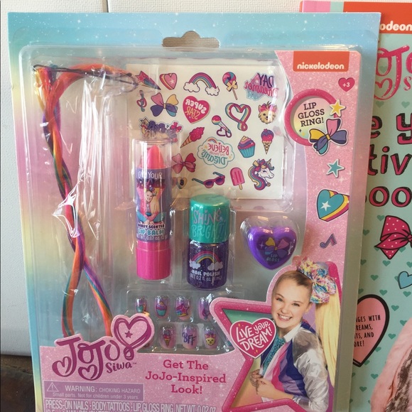 JoJo Siwa Makeup and Book Set - Picture 2 of 9